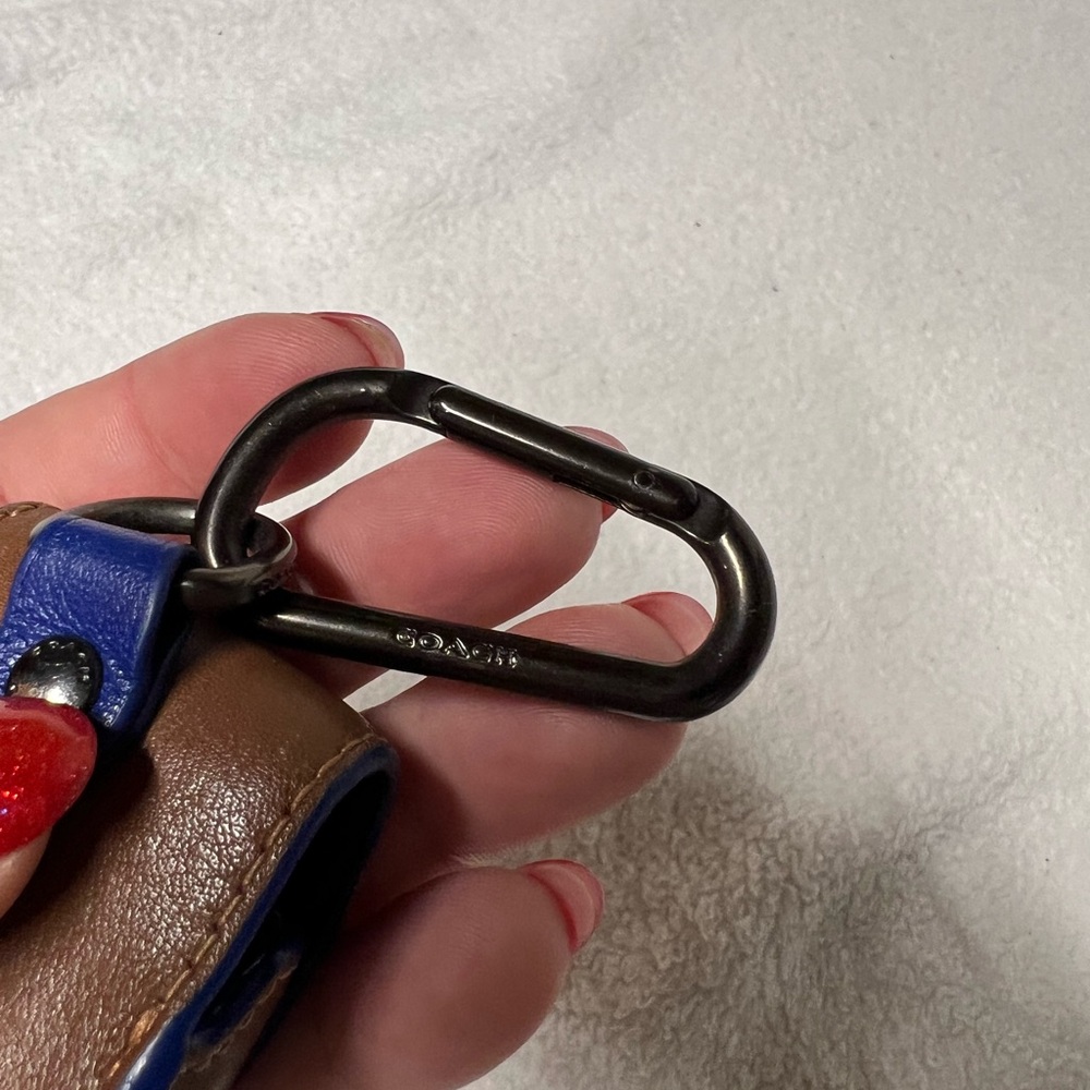 Coach AirPod holder - Picture 7 of 8